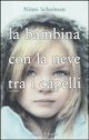 La bambina con la neve tra i capelli La bambina con la neve tra i capelli