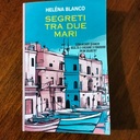 E' un romanzo che cattura il lettore fin dalla prima pagina. Inizia parlando di un'adolescente che viene adottata, poi procedendo con la lettura si aprono una serie di colpi di scena. Potrebbe sembrare un semplice romanzo che narra vari episodi che riguardano Rosalia, la protagonista,  ma vi assicuro che il finale non l'ho mai trovato in nessun libro. Sono rimasta a bocca aperta.