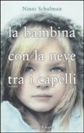 La bambina con la neve tra i capelli